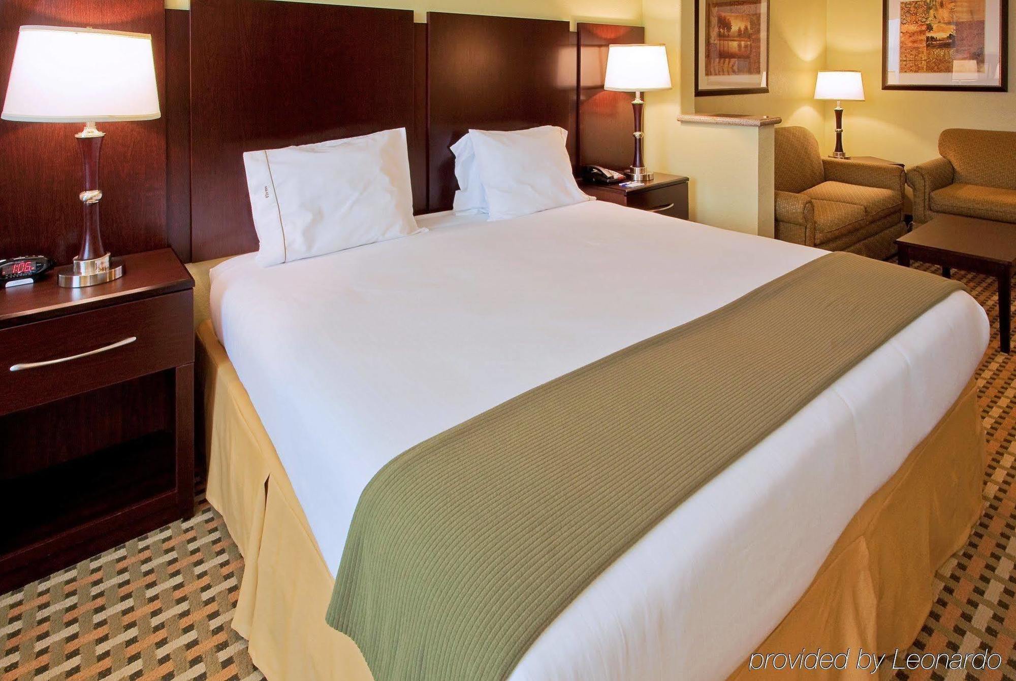 Holiday Inn Express & Suites Fort Worth - Fossil Creek By Ihg Экстерьер фото